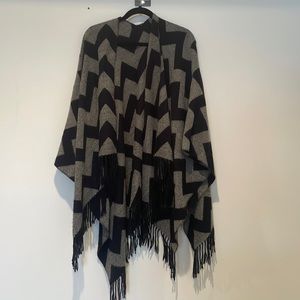 Oversized cape/open poncho top